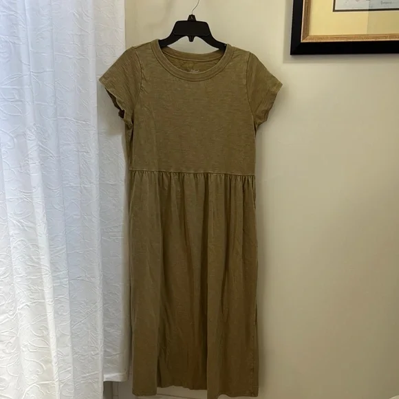 Universal Thread | Dresses | Casual Olive Green Midi Dress | Poshmark
